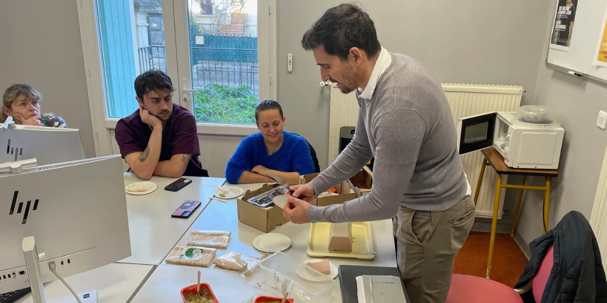 Temps de dégustation et d’échanges autour des repas à texture modifiée au SMR La Petite Paix